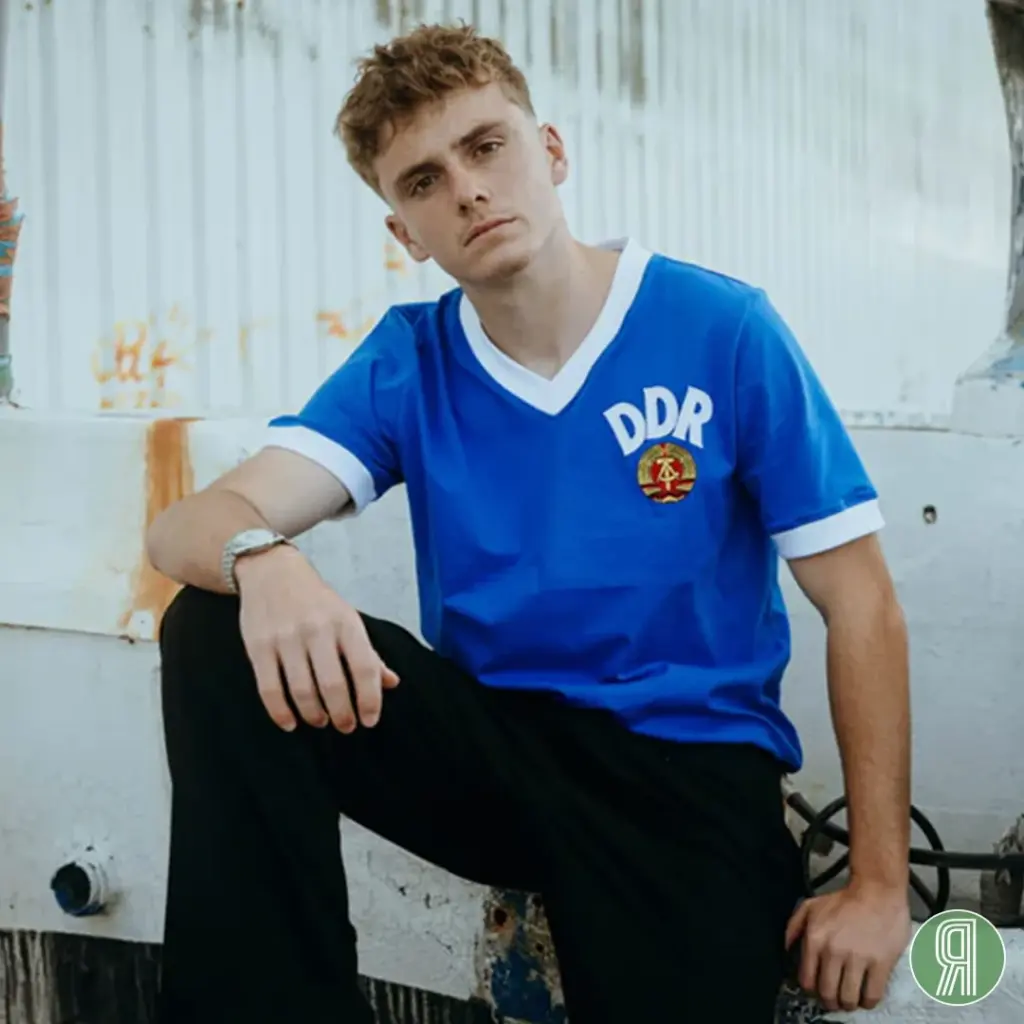 DDR retro voetbalshirt